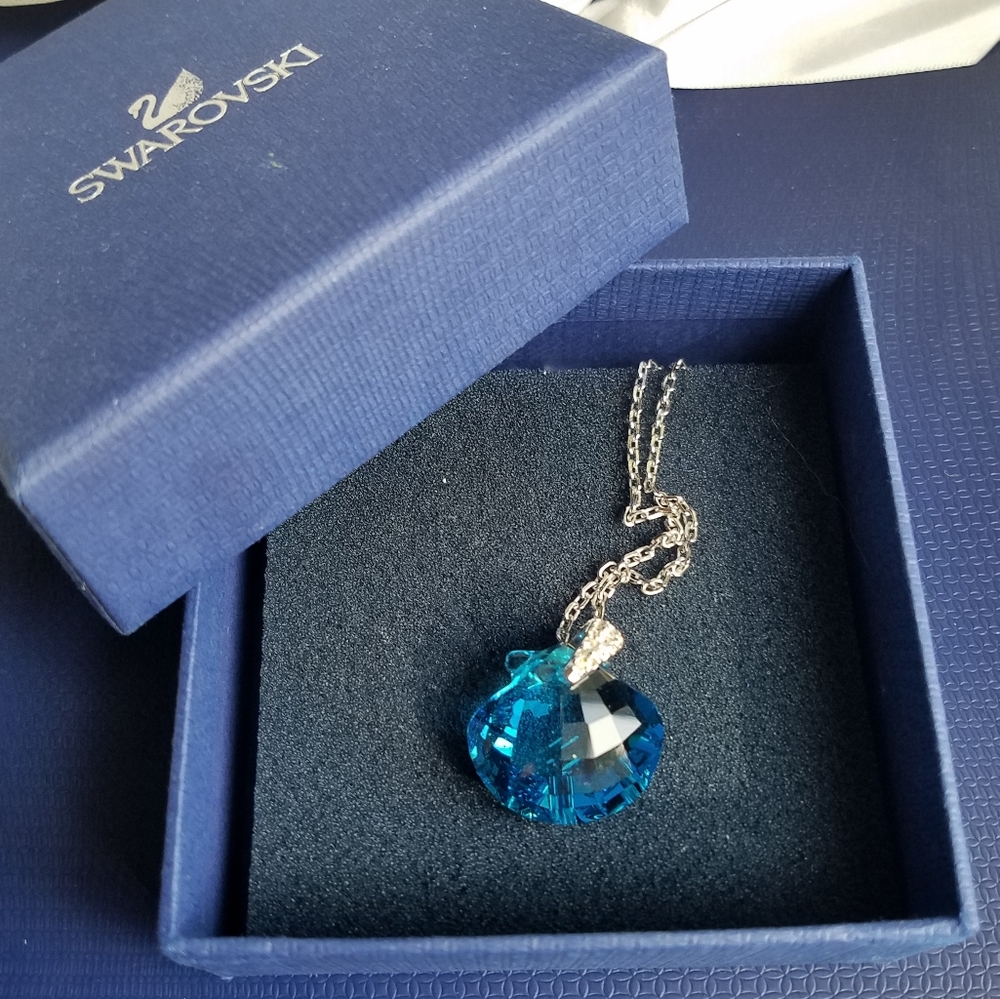 AUTHENTIC Swarovski Limited Edition Turquoise Seashell Necklace - Picture 4 of 16